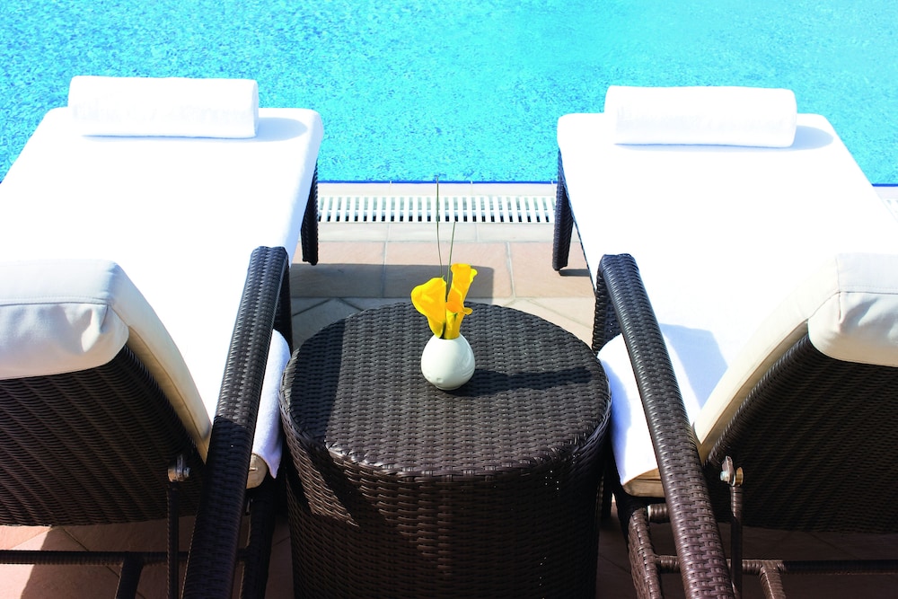 Avani Deira Dubai Hotel — Swimming pool in Dubai