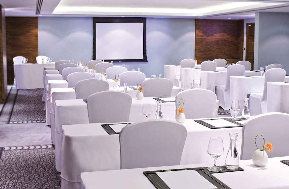 Avani Deira Dubai Hotel — Hotel building in Dubai