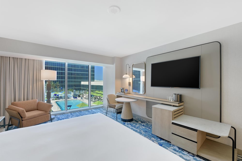 Hilton Anaheim — Hotel rooms in Anaheim, California