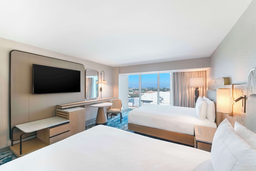 Hilton Anaheim — Hotel rooms in Anaheim, California