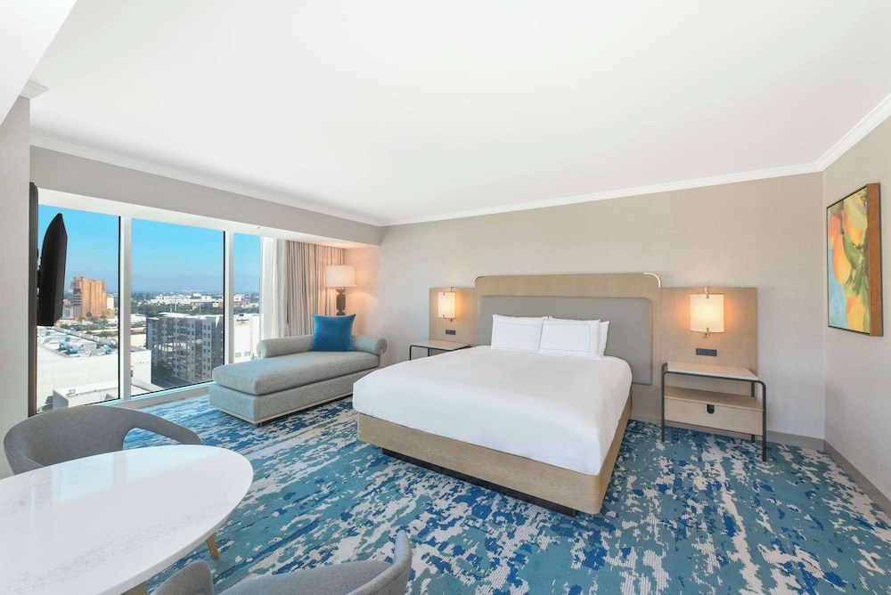 Hilton Anaheim — Hotel rooms in Anaheim, California