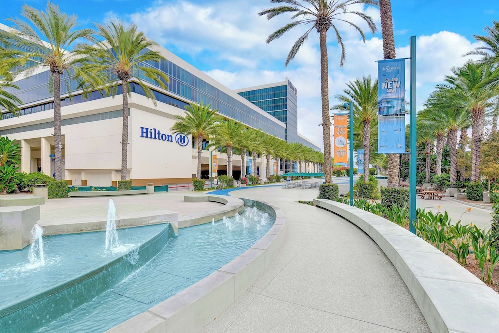 Hilton Anaheim — Hotel building in Anaheim, California