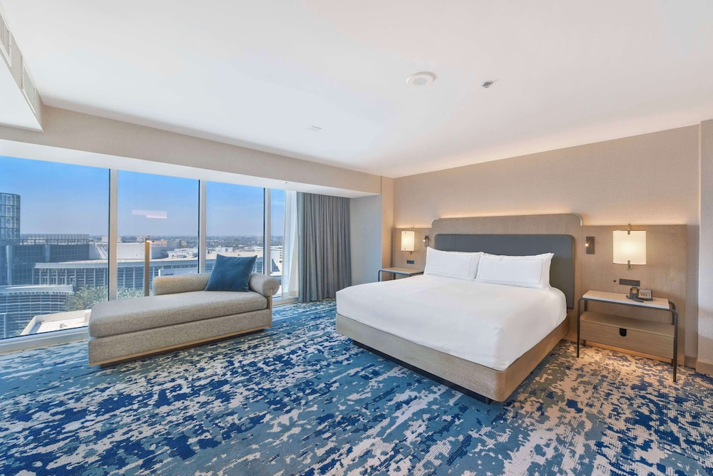 Hilton Anaheim — Hotel rooms in Anaheim, California