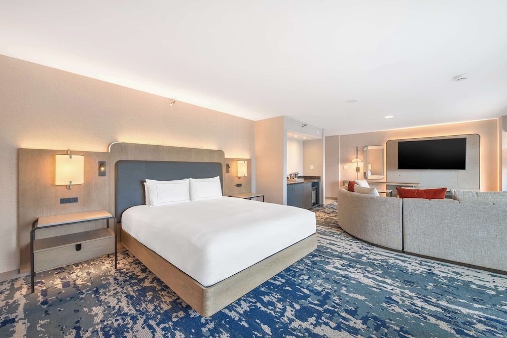 Hilton Anaheim — Hotel rooms in Anaheim, California