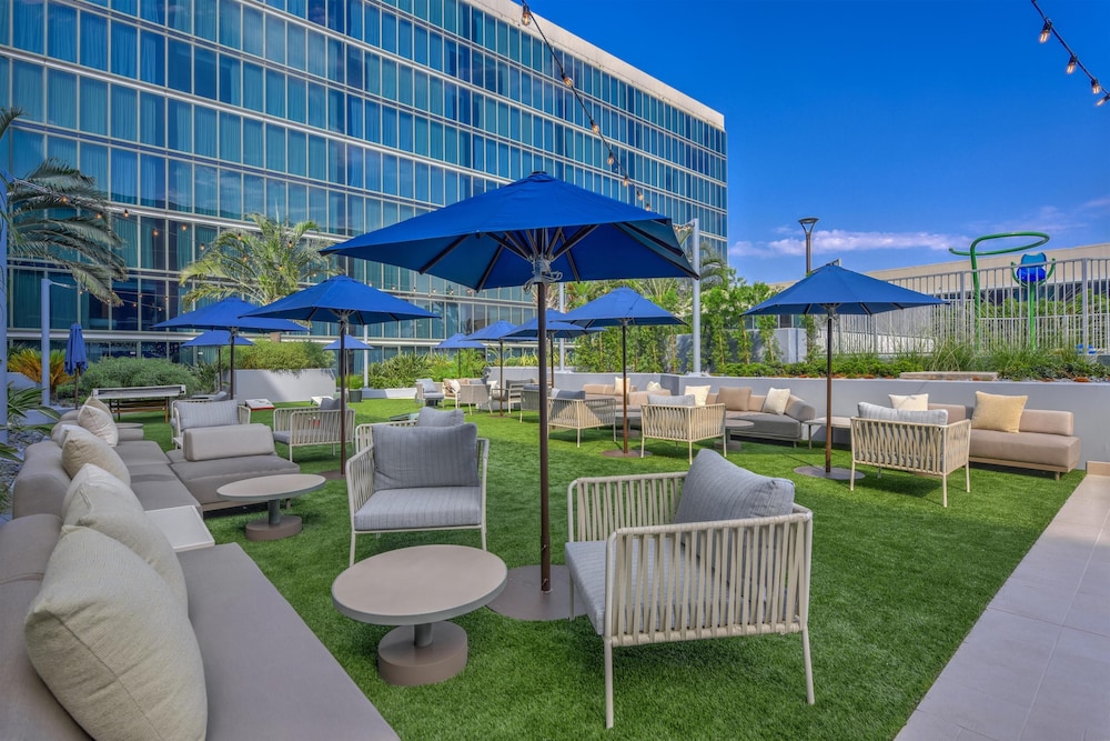 Hilton Anaheim — Restaurant & bars in Anaheim, California