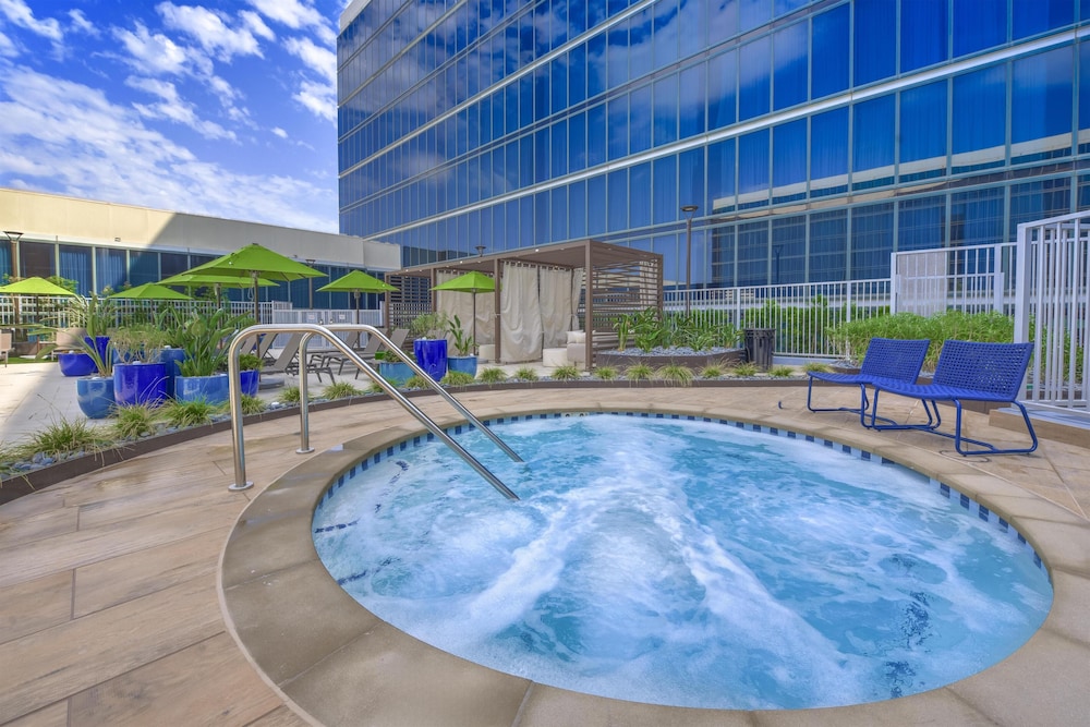 Hilton Anaheim — Swimming pool in Anaheim, California