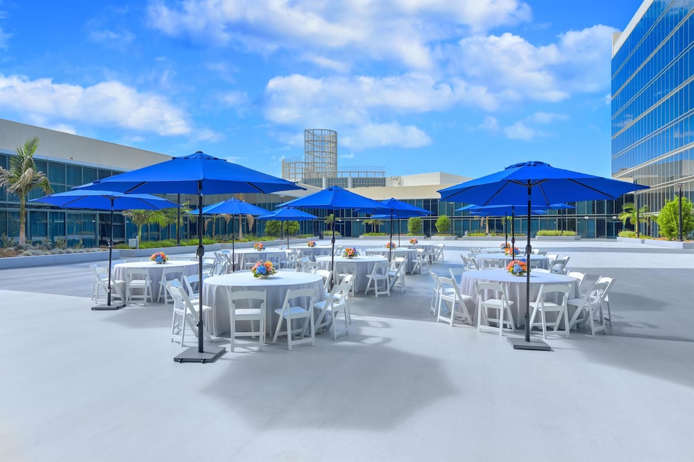 Hilton Anaheim — Restaurant & bars in Anaheim, California