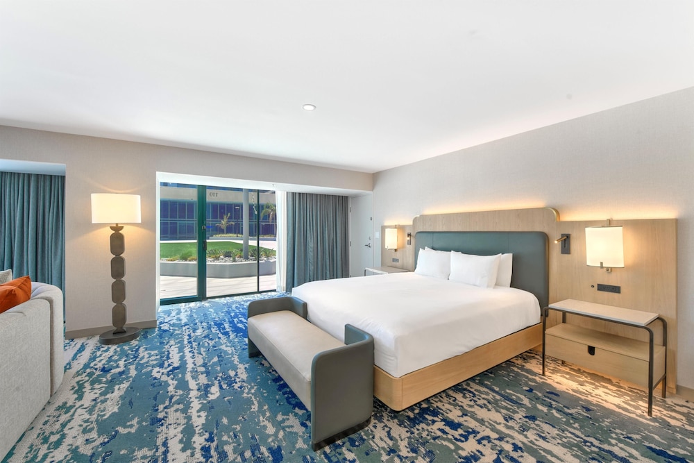 Hilton Anaheim — Hotel rooms in Anaheim, California