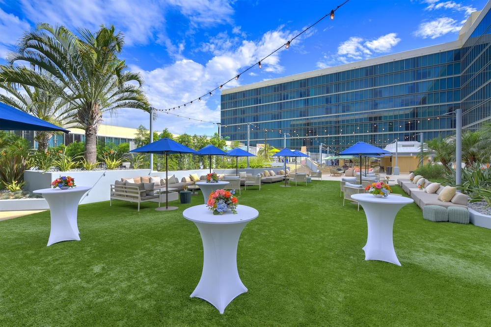 Hilton Anaheim — Restaurant & bars in Anaheim, California