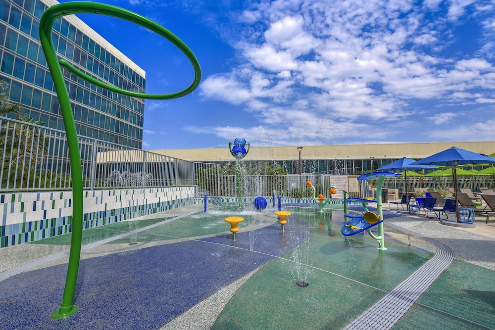 Hilton Anaheim — Swimming pool in Anaheim, California
