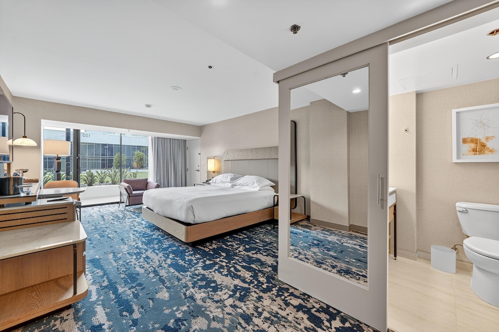 Hilton Anaheim — Hotel rooms in Anaheim, California