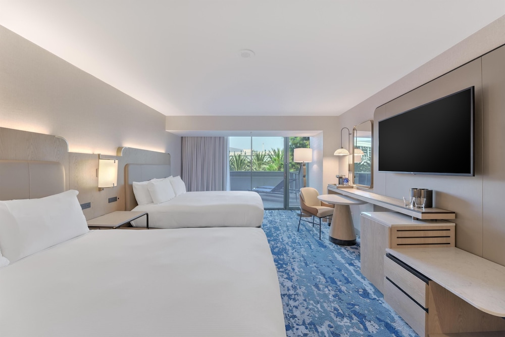 Hilton Anaheim — Hotel rooms in Anaheim, California