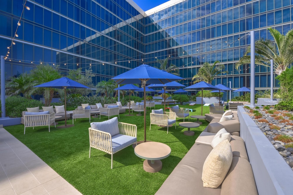 Hilton Anaheim — Restaurant & bars in Anaheim, California