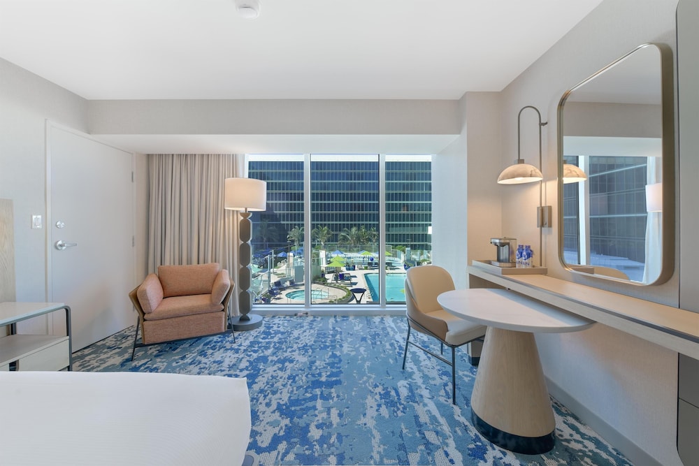Hilton Anaheim — Hotel rooms in Anaheim, California