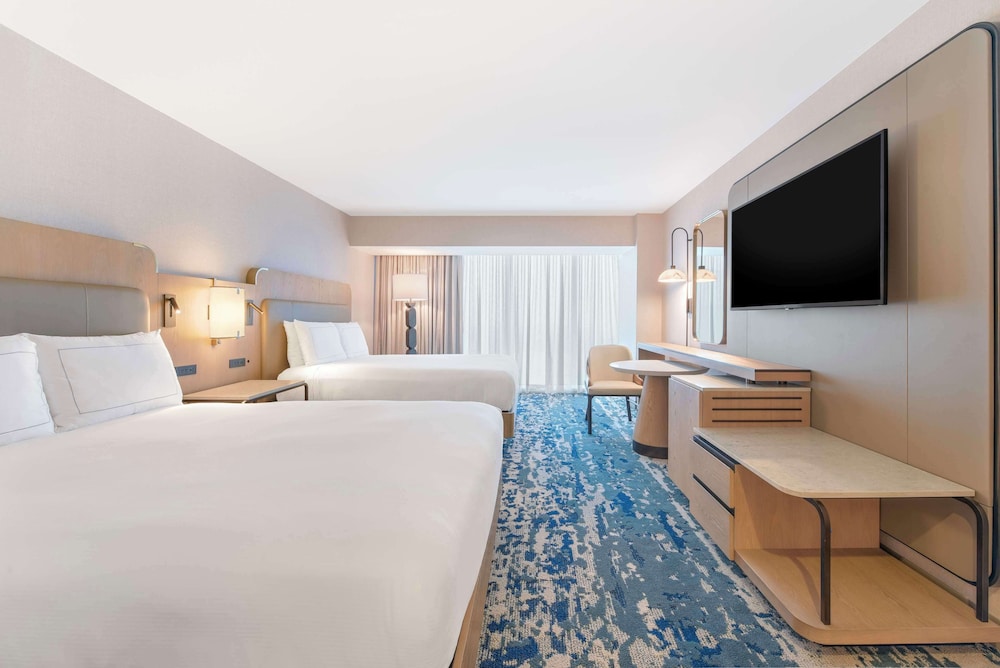 Hilton Anaheim — Hotel rooms in Anaheim, California