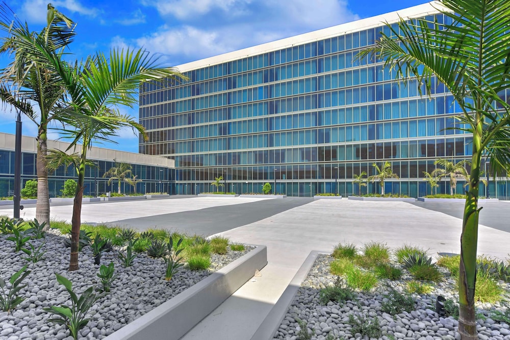 Hilton Anaheim — Hotel building in Anaheim, California