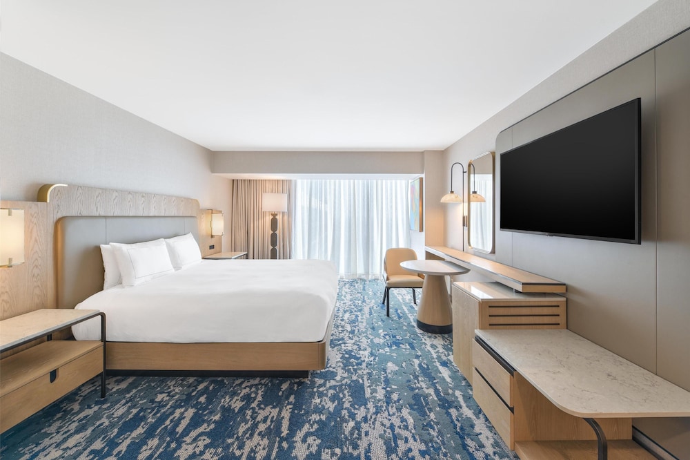 Hilton Anaheim — Hotel rooms in Anaheim, California