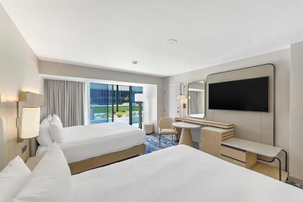 Hilton Anaheim — Hotel rooms in Anaheim, California