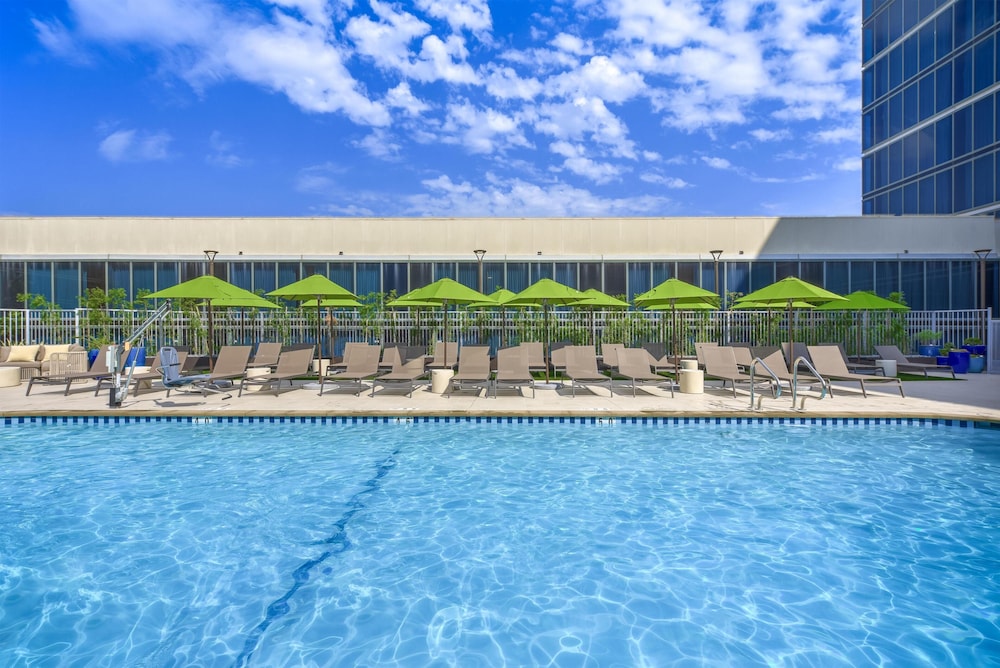 Hilton Anaheim — Swimming pool in Anaheim, California