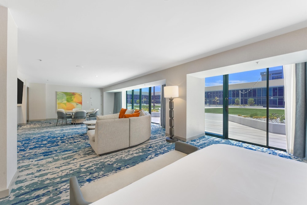 Hilton Anaheim — Hotel rooms in Anaheim, California