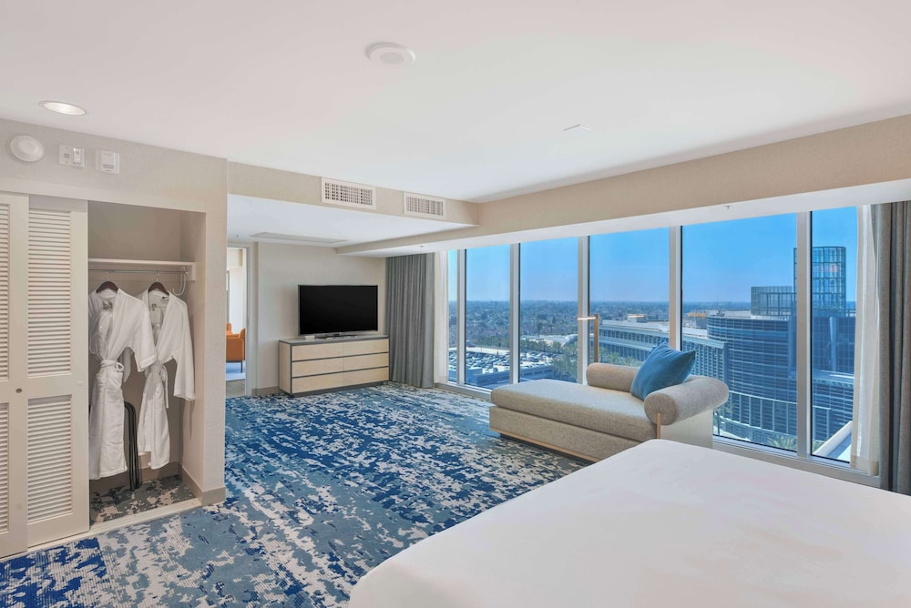 Hilton Anaheim — Hotel rooms in Anaheim, California