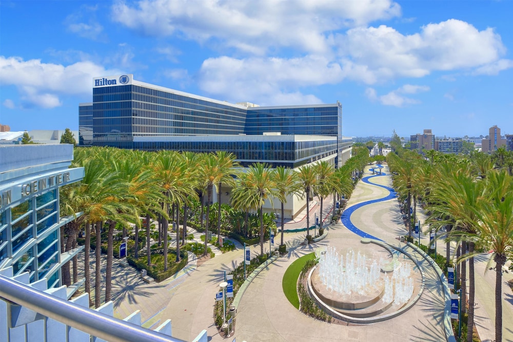 Hilton Anaheim — Hotel building in Anaheim, California
