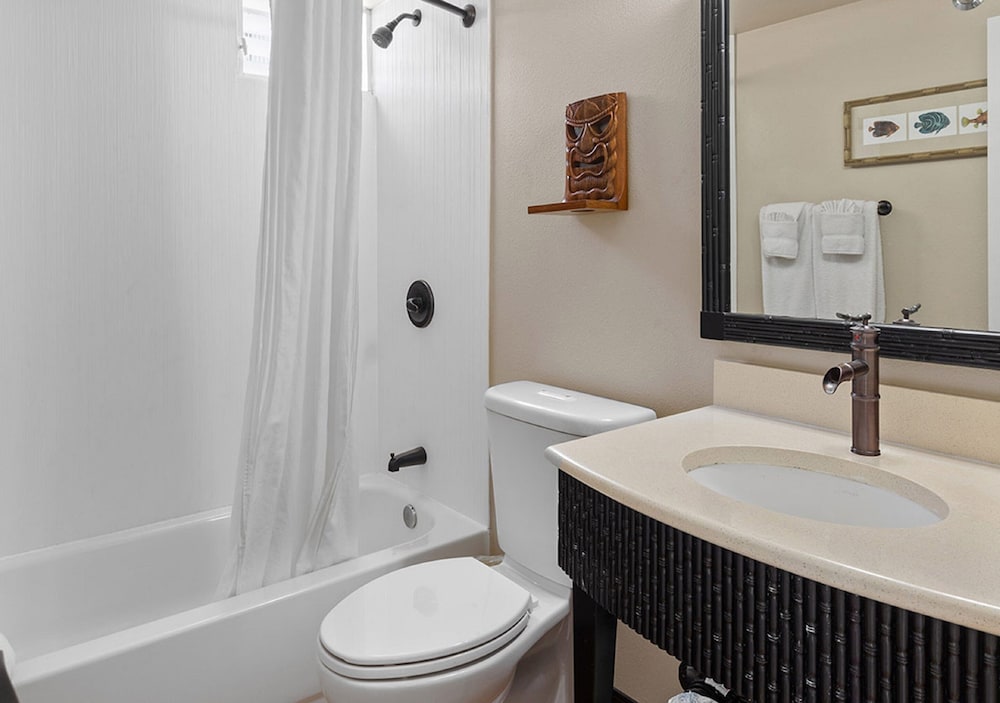 Castle Bamboo Waikīkī Hotel — Hotel rooms in Honolulu, Hawaii