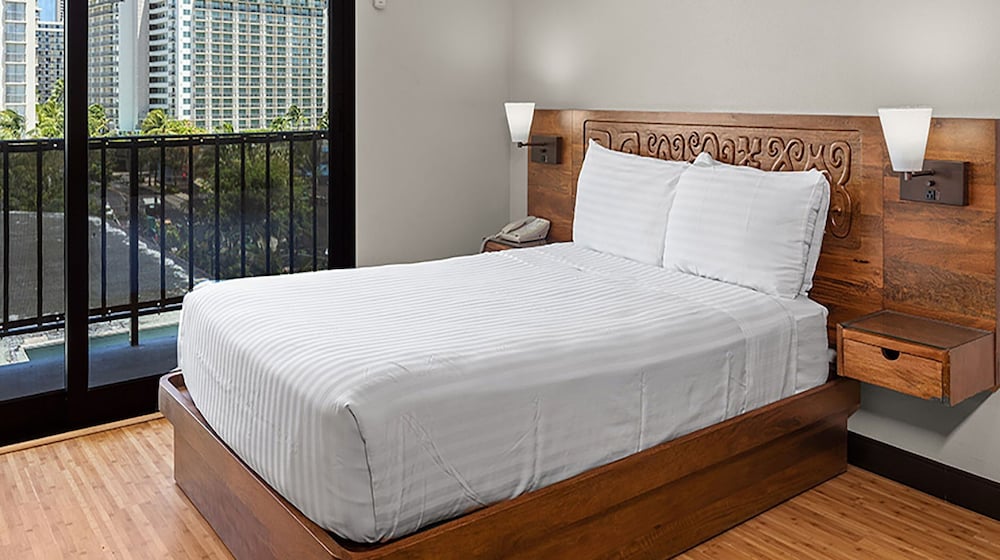 Castle Bamboo Waikīkī Hotel — Hotel rooms in Honolulu, Hawaii