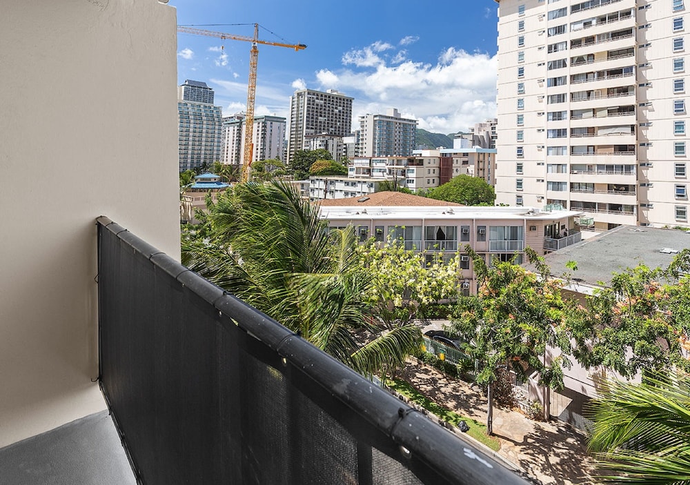 Castle Bamboo Waikīkī Hotel — Attractions in the area in Honolulu, Hawaii