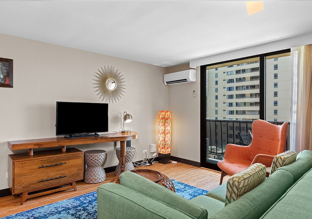 Castle Bamboo Waikīkī Hotel — Hotel rooms in Honolulu, Hawaii