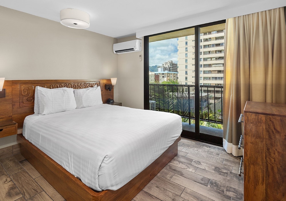 Castle Bamboo Waikīkī Hotel — Hotel rooms in Honolulu, Hawaii