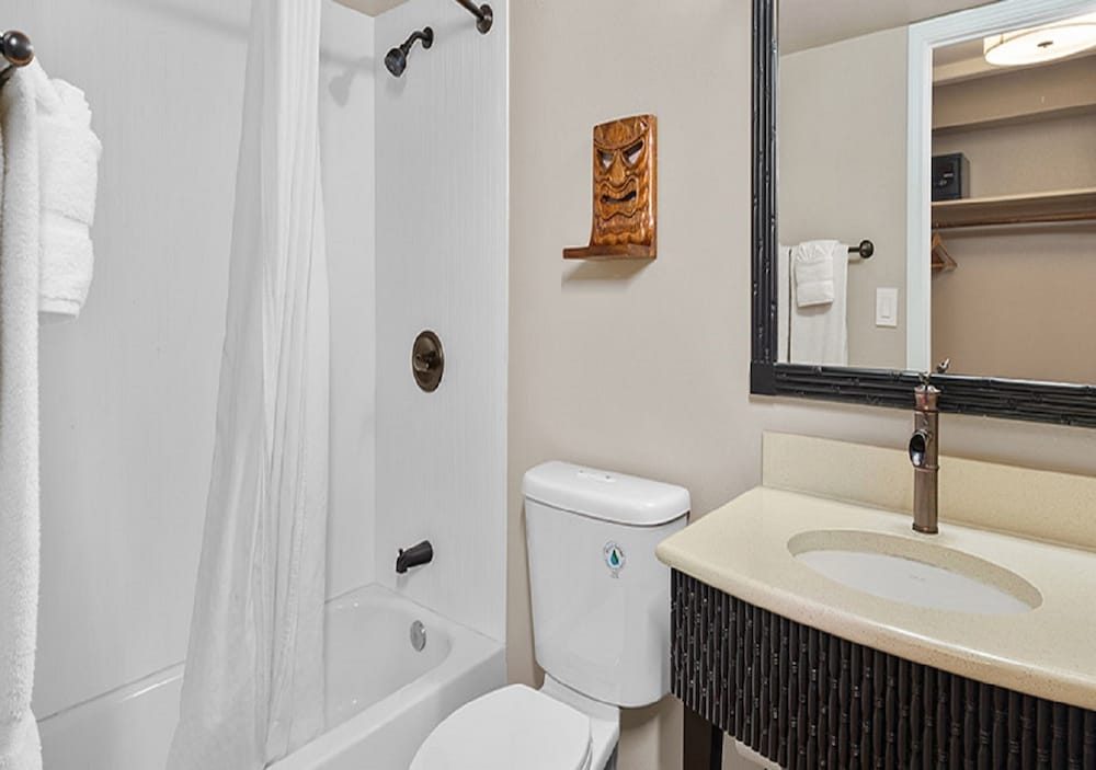 Castle Bamboo Waikīkī Hotel — Hotel rooms in Honolulu, Hawaii
