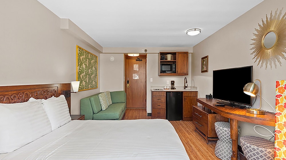 Castle Bamboo Waikīkī Hotel — Hotel rooms in Honolulu, Hawaii