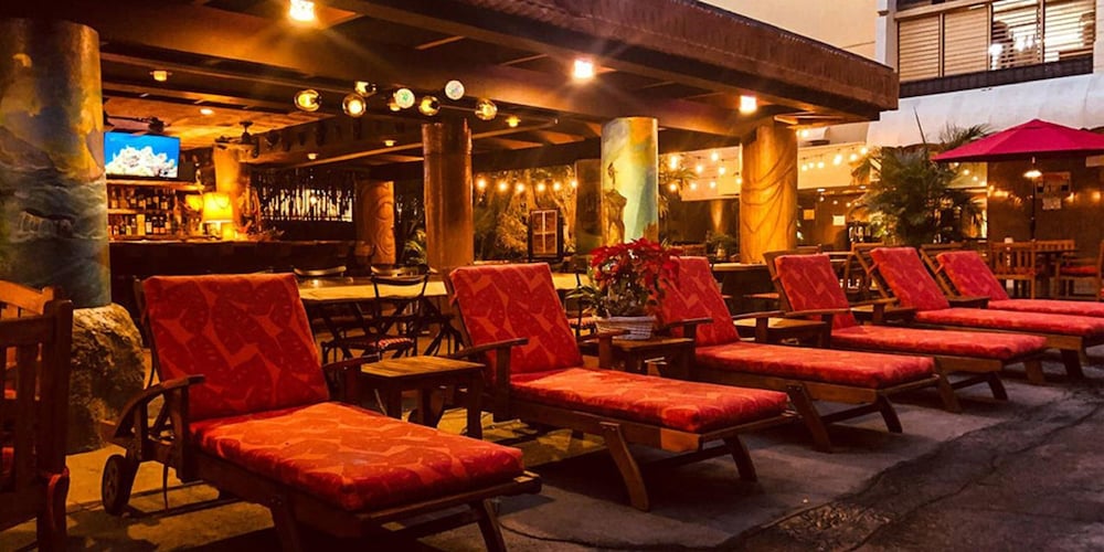 Castle Bamboo Waikīkī Hotel — Restaurant & bars in Honolulu, Hawaii