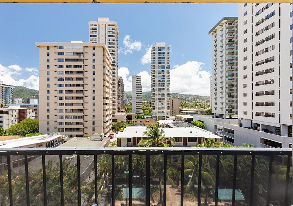 Castle Bamboo Waikīkī Hotel — Attractions in the area in Honolulu, Hawaii