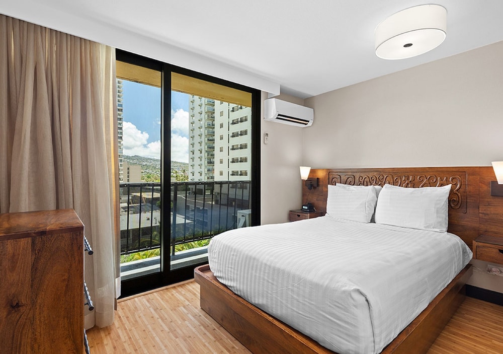 Castle Bamboo Waikīkī Hotel — Hotel rooms in Honolulu, Hawaii