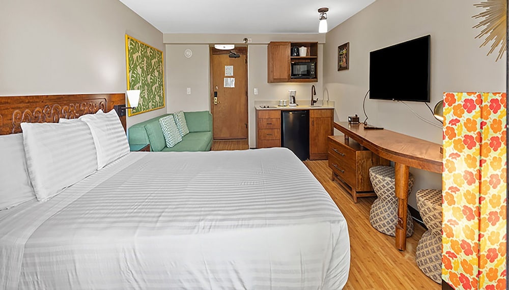 Castle Bamboo Waikīkī Hotel — Hotel rooms in Honolulu, Hawaii