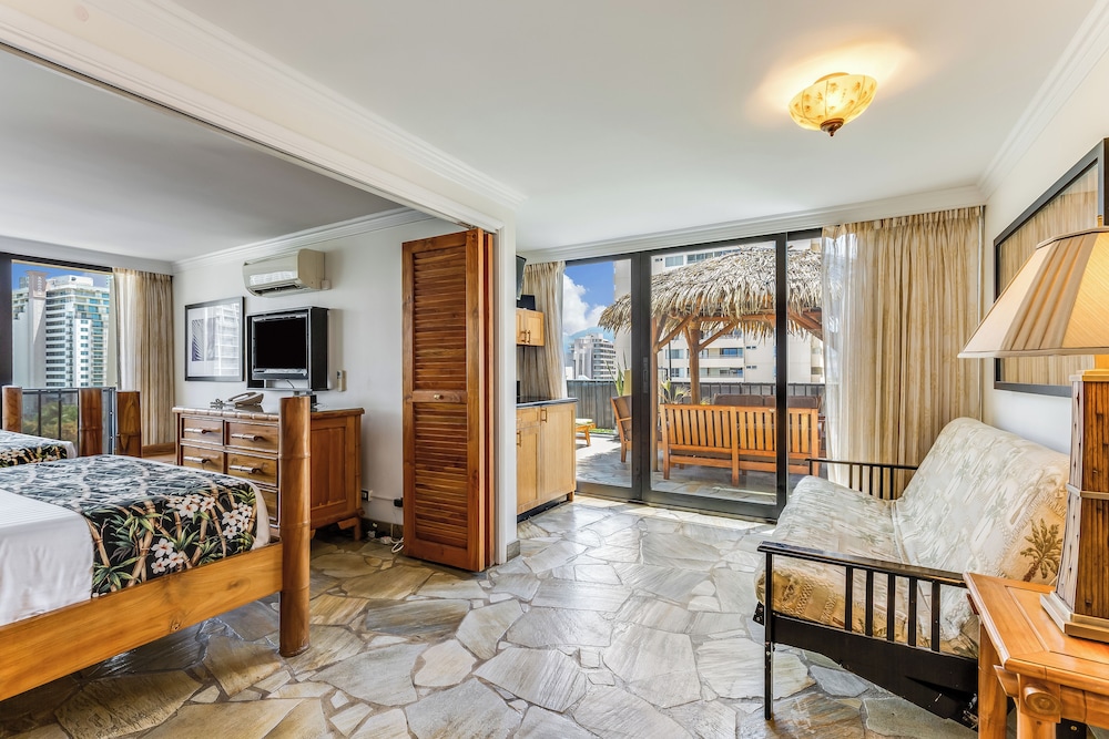 Castle Bamboo Waikīkī Hotel — Hotel rooms in Honolulu, Hawaii
