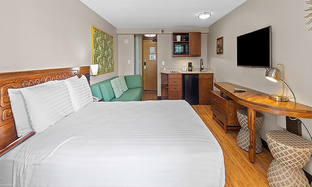 Castle Bamboo Waikīkī Hotel — Hotel rooms in Honolulu, Hawaii