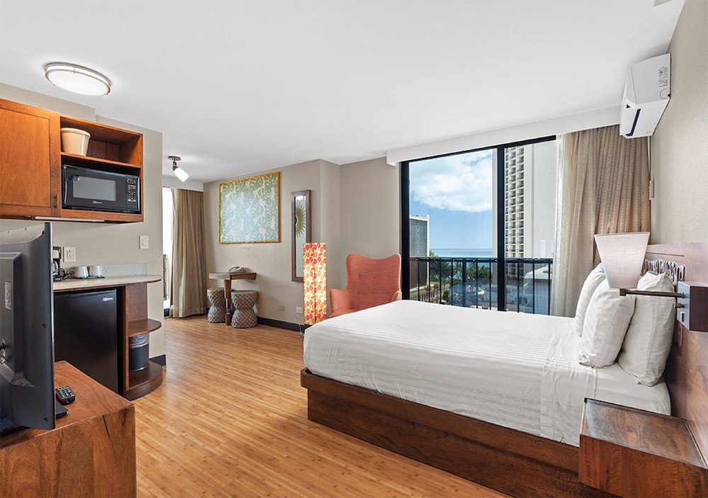Castle Bamboo Waikīkī Hotel — Hotel rooms in Honolulu, Hawaii