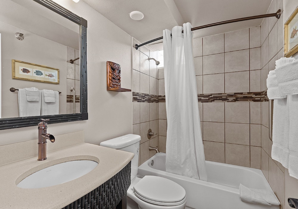 Castle Bamboo Waikīkī Hotel — Hotel rooms in Honolulu, Hawaii