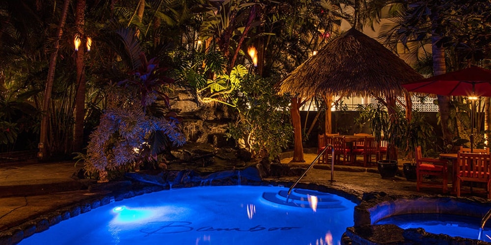Castle Bamboo Waikīkī Hotel — Swimming pool in Honolulu, Hawaii