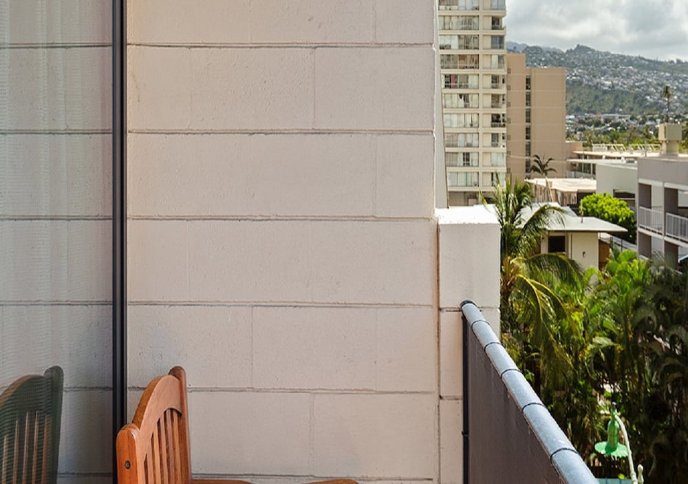 Castle Bamboo Waikīkī Hotel — Hotel rooms in Honolulu, Hawaii