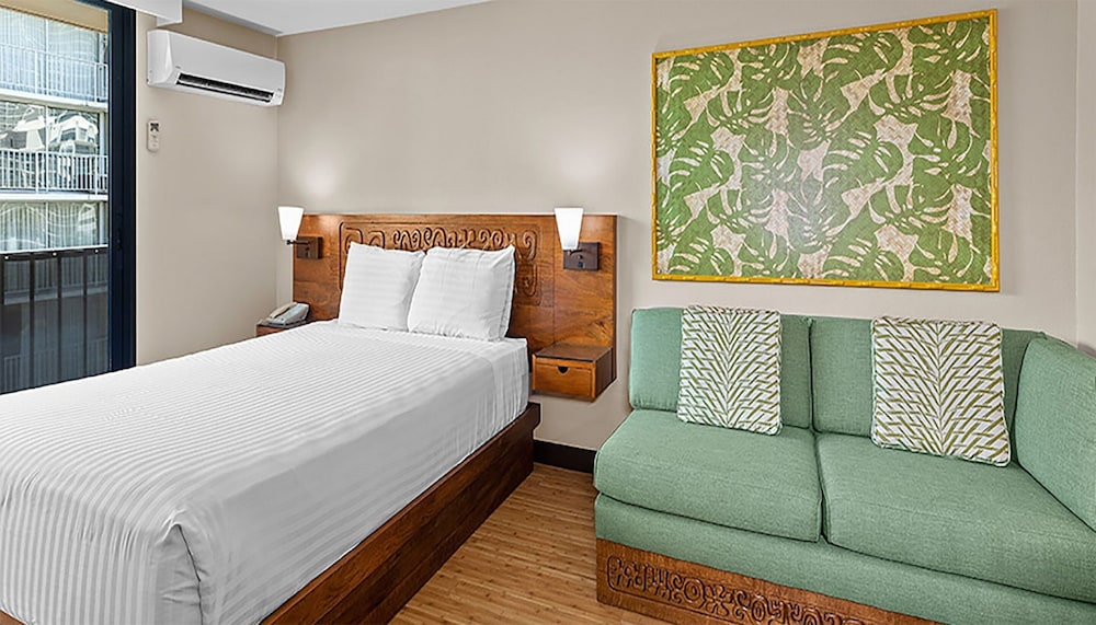 Castle Bamboo Waikīkī Hotel — Hotel rooms in Honolulu, Hawaii