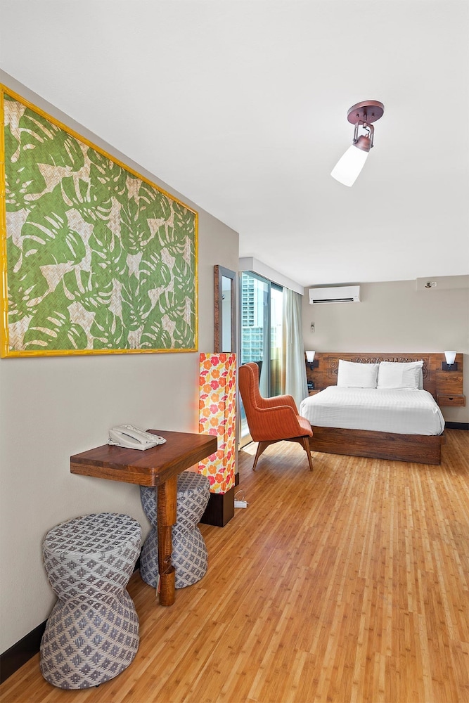 Castle Bamboo Waikīkī Hotel — Hotel rooms in Honolulu, Hawaii
