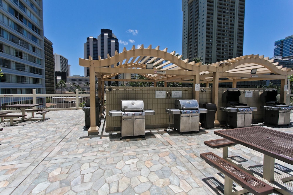 Skyline Island Colony Hotel — Sports & recreation in Honolulu, Hawaii