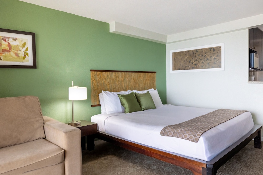 Skyline Island Colony Hotel — Hotel rooms in Honolulu, Hawaii
