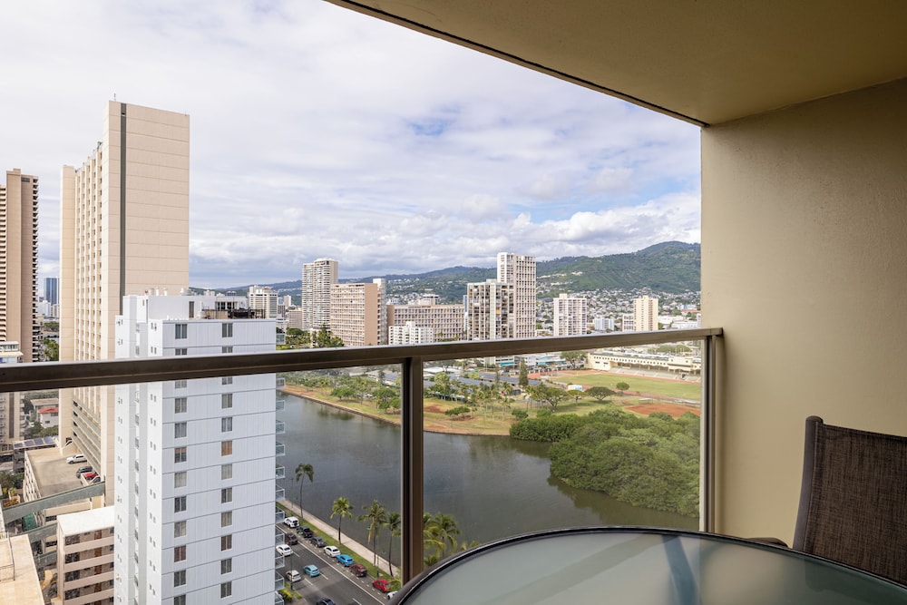 Skyline Island Colony Hotel — Hotel rooms in Honolulu, Hawaii