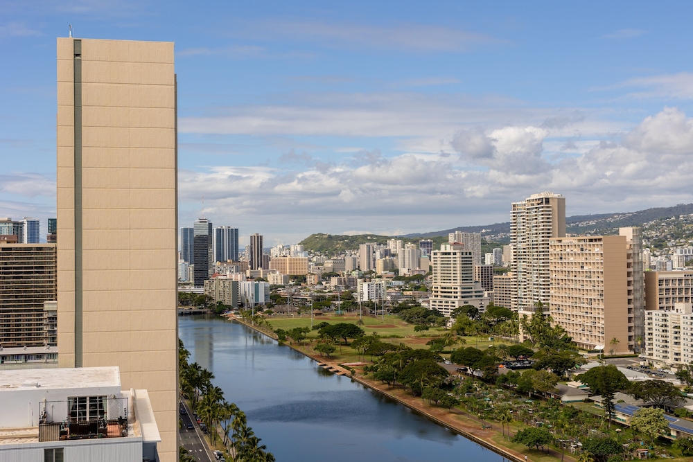 Skyline Island Colony Hotel — Attractions in the area in Honolulu, Hawaii