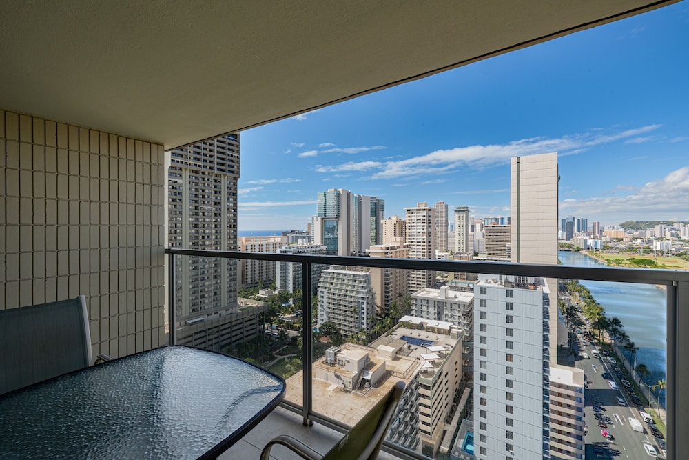 Skyline Island Colony Hotel — Attractions in the area in Honolulu, Hawaii